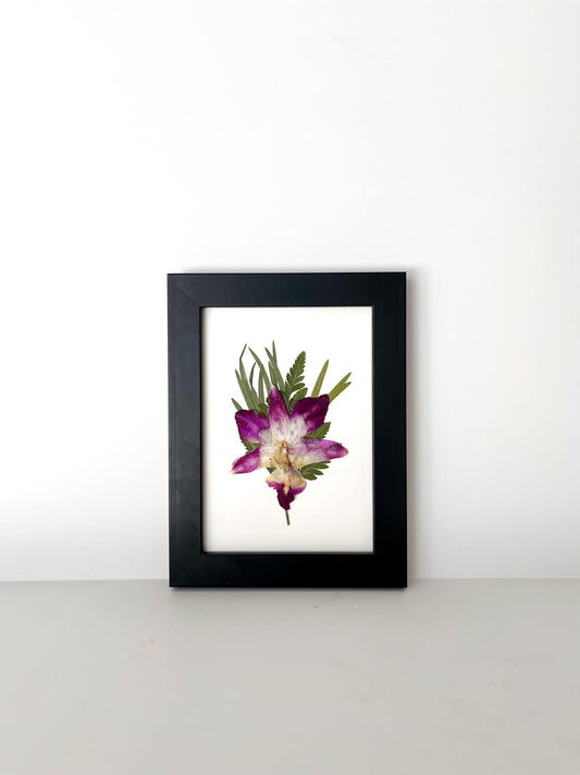 5x7 Naturalist Boutonniere Frame - Archival Paper Background